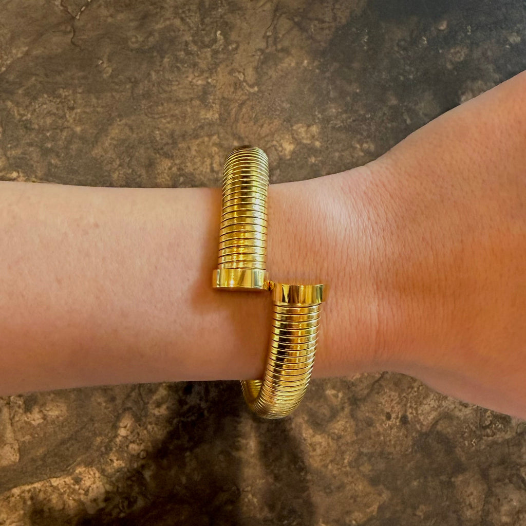 Ribbed Bold Bangle