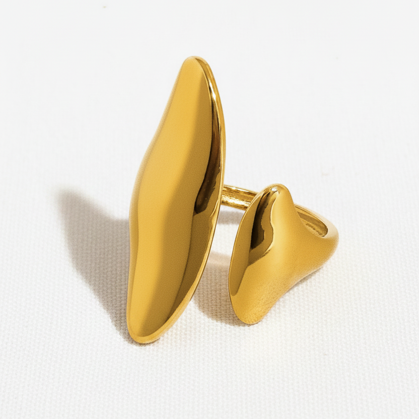 Modern Ring – White Cloth